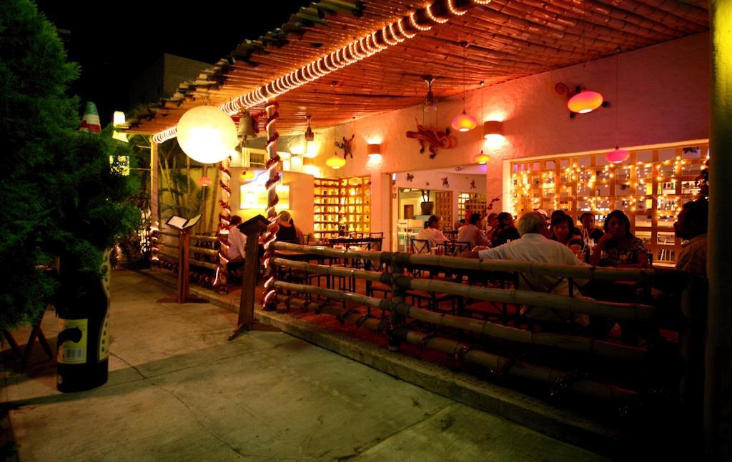 Hotel Plaza Tangolunda Exterior photo
